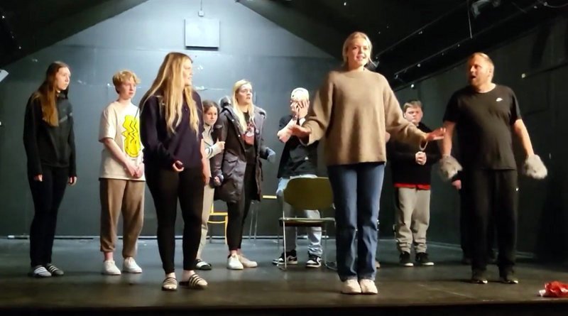 Mynd tekin á æfingu í Bifröst. Skjáskot af FB.