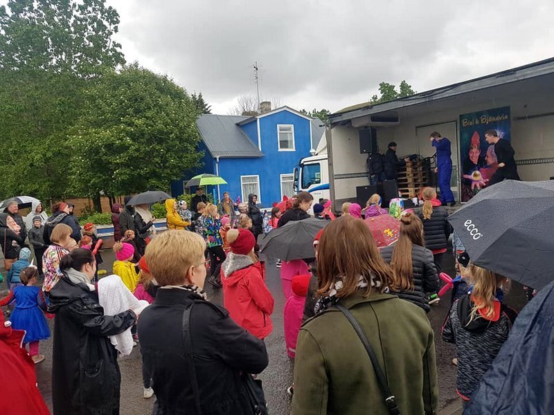 Þó eitthvað dropaði úr lofti á Lummudögum í fyrra var líf og fjör í gamla bænum á Sauðárkróki. Mynd af Facebooksíðu Lummudaga.