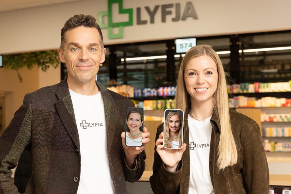 Þorvaldur Einarsson, framkvæmdastjóri tæknisviðs Lyfju og Karen Ósk Gylfadóttir, framkvæmdastjóri Lyfju með sálfræðingum Mín líðan í Lyfju appinu. AÐSEND MYND