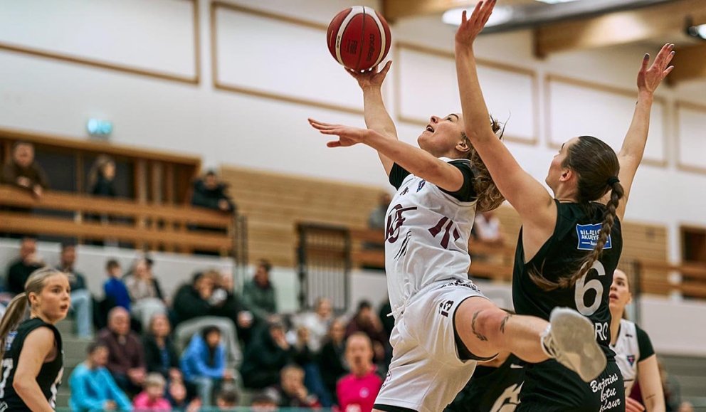 Maddie í baráttunni gegn KR á dögunum. Í gær var hún einni stoðsendingu frá því að krækja í þrefalda tvennu. MYND: SIGURÐUR INGI