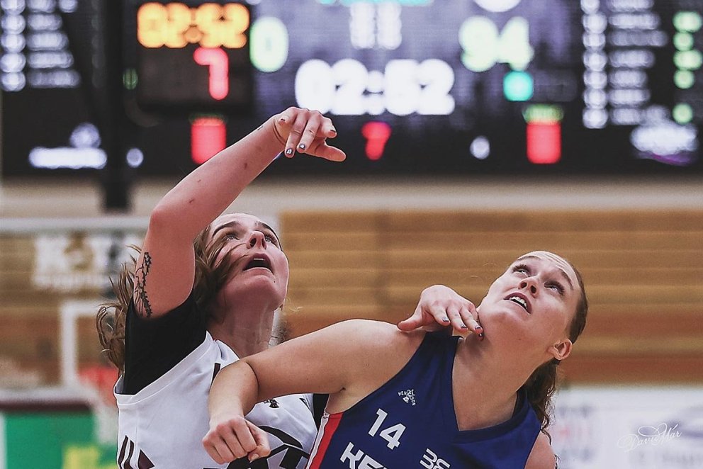 Maddie Sutton í baráttunni undir körfunni eins og svo oft aður. MYND: DAVÍÐ MÁR