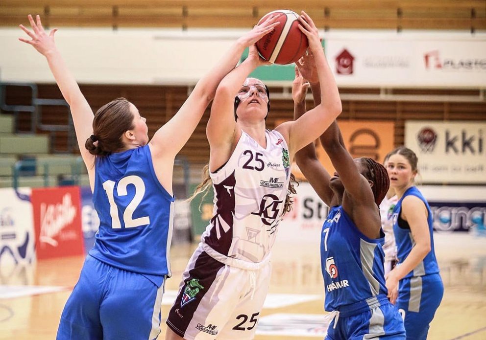 Maddie Sutton var með enn einn stórleikinn á laugardag. Hér er hún í baráttunni í leik fyrr í desember. MYND: HJALTI ÁRNA