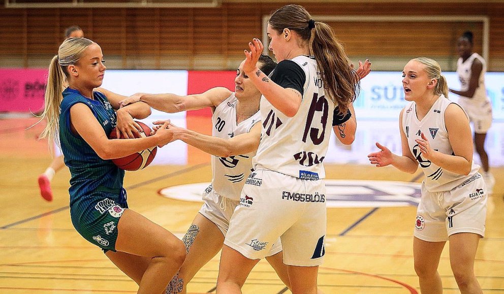 Maddie og Marta voru í stuði í kvöld en þær toppuðu flesta tölfræðiþætti í Bónus deildinni í vetur eins og lesa má um í fréttinni. MYND AF VEF TINDASTÓLS