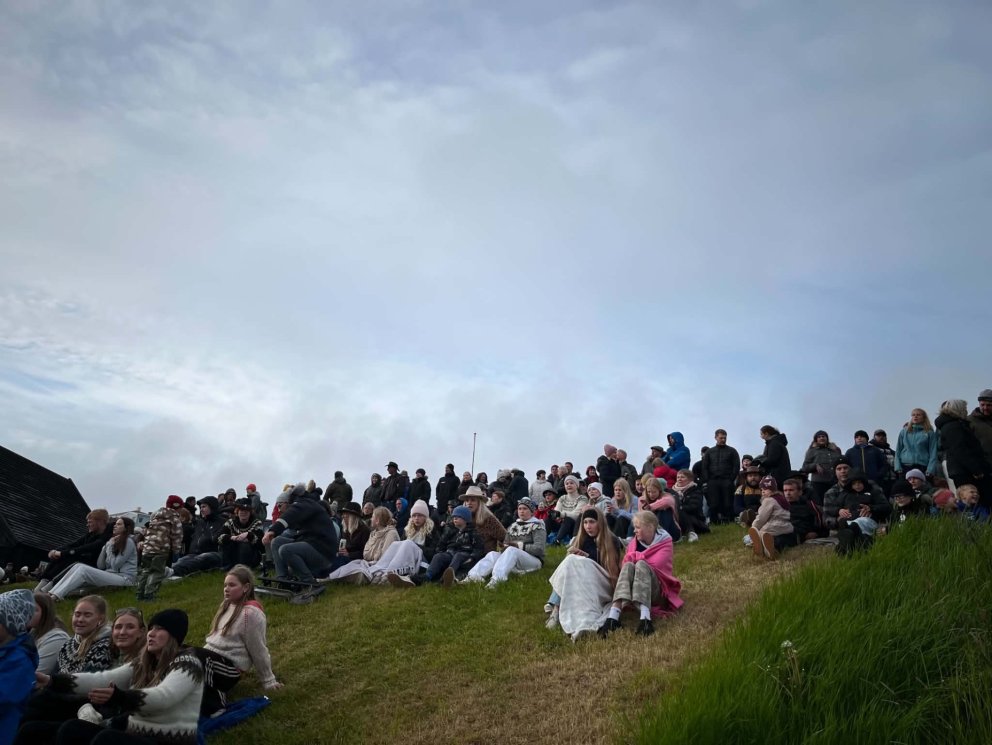 Góð mæting í brekkusöng með Sigvalda