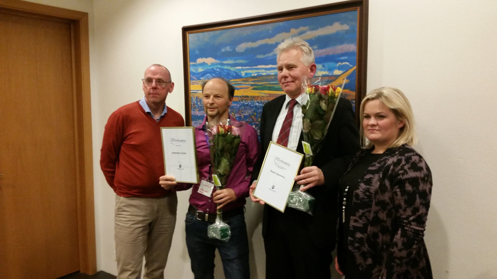 Magnús Sigmundsson ásamt Elíasi Bj. Gíslasyni forstöðumanni Ferðamálastofu á Akureyri og Arnheiði Jóhannsdóttur hjá Markaðsstofu Norðurlands. Á myndinni er einnig Andreas Baumgartner hjá Inspiration Iceland, en það fyrirtæki fékk viðurkenninguna Sproti ársins. Mynd: KSE