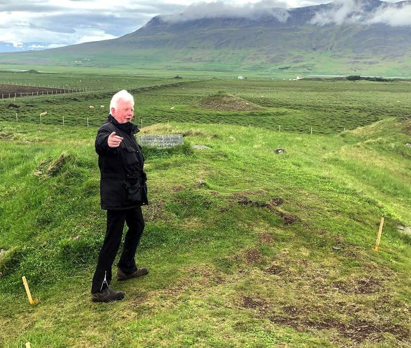 Magnús Ólafsson, sagnameistari á Sveinsstöðum, segir frá atburðum síðustu aftökunnar á Íslandi á Þrístöpum. Mynd: Axel Jón.