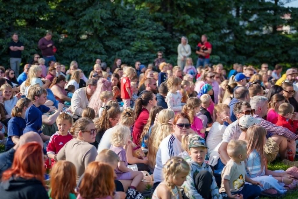 Það fór vel um gesti í blíðunni á Húnavöku. Mynd: Kristmundur Élías Baldvinsson.