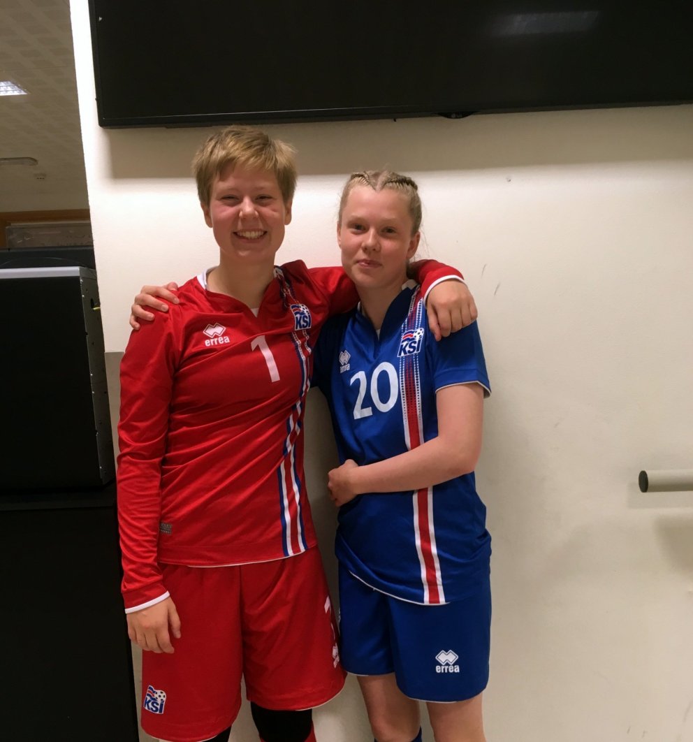 Margrét og Marsilía í flottum búningum á hæfileikamóti KSÍ um helgina. Mynd: EE.