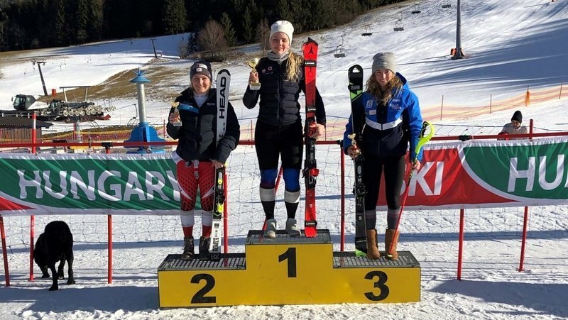 María á verðlaunapallinum í gær. Mynd:ski.is