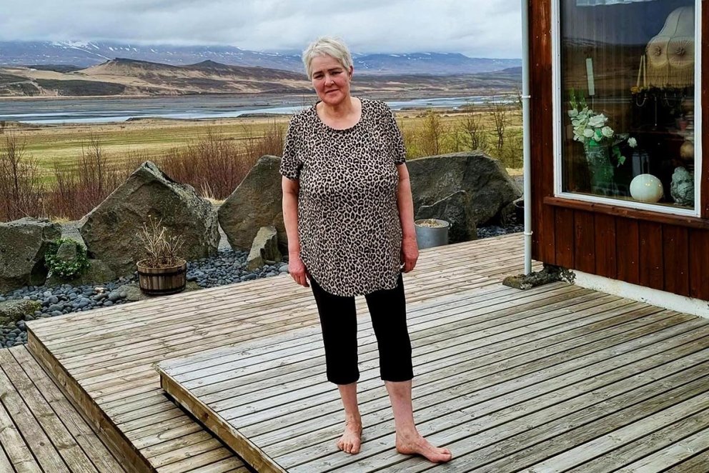 María á veröndinni í byrjun sumars.    MYND:  HMJ