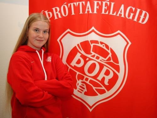 Marín Lind við undirritunina. Mynd: Þór Akureyri.