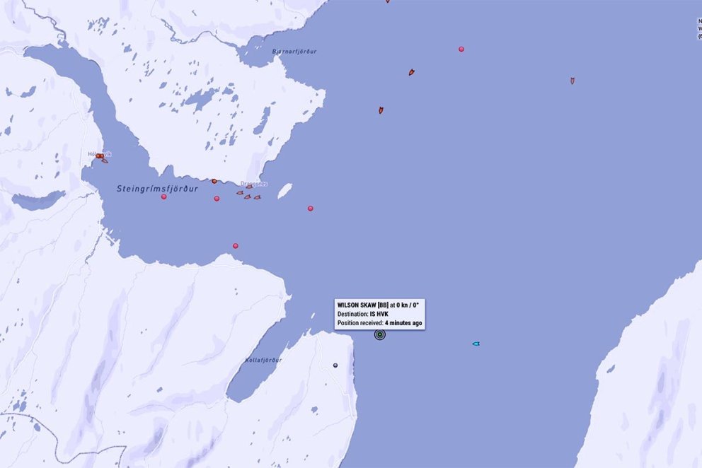 Samkvæmt Marine Traffic er Wilson Skaw strand skammt austan Ennishöfða. SKJÁSKOT