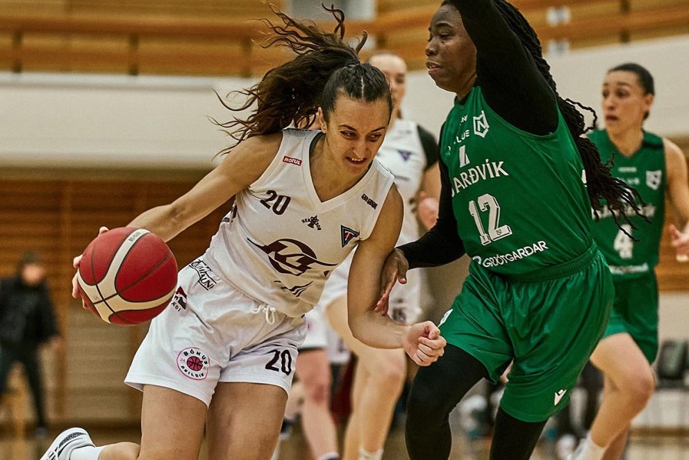 Marta og Brittany í baráttunni í gær. MYNDIR: SIGURÐUR INGI