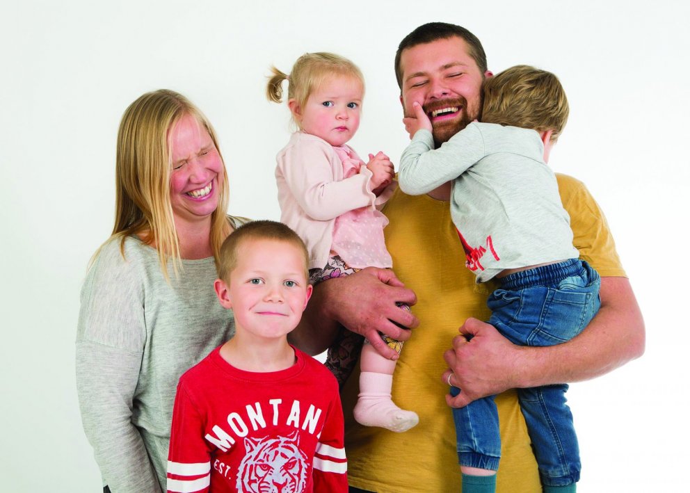 Ditte og Frímann Viktor með börnin. AÐSEND MYND
