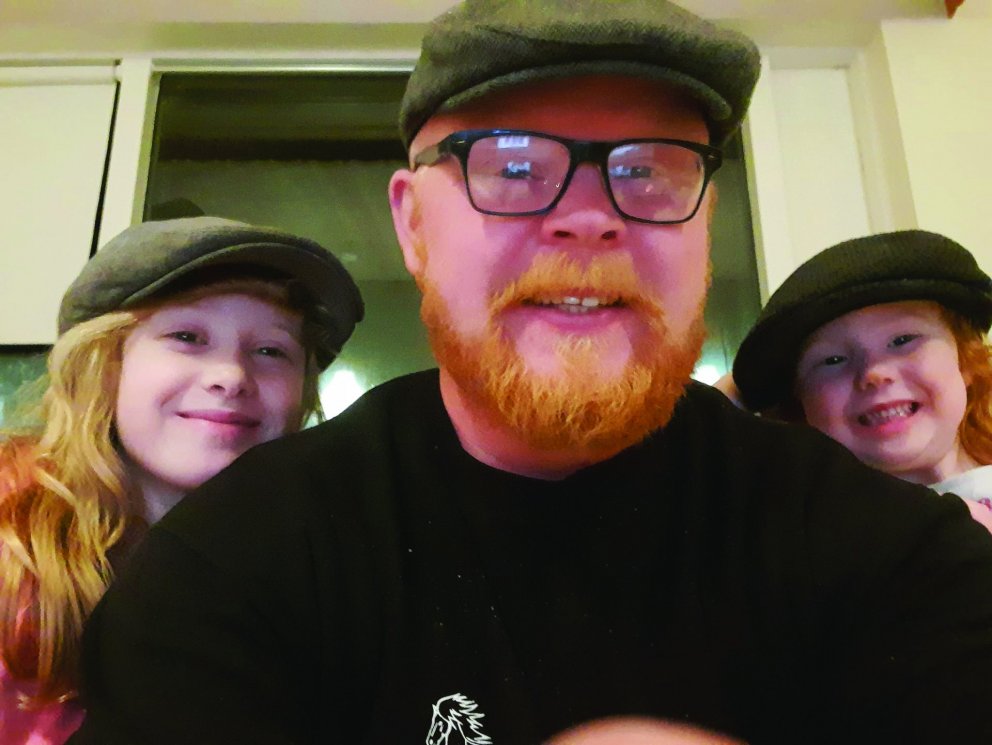 Magnús og dæturnar til beggja hliða. Mynd: AÐSEND