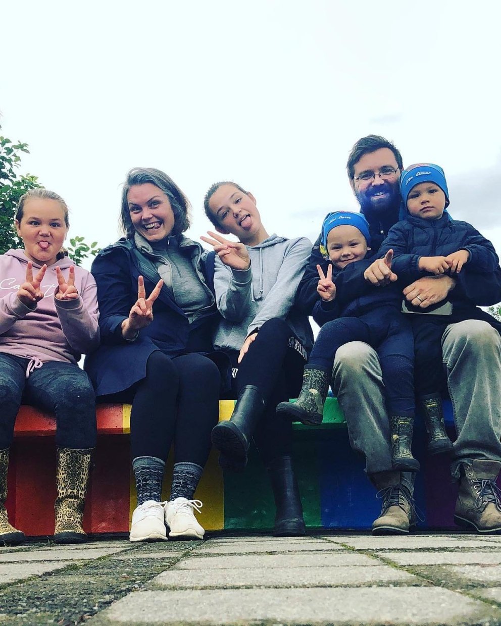 Freyja og Helgi með börnin. MYND AÐSEND