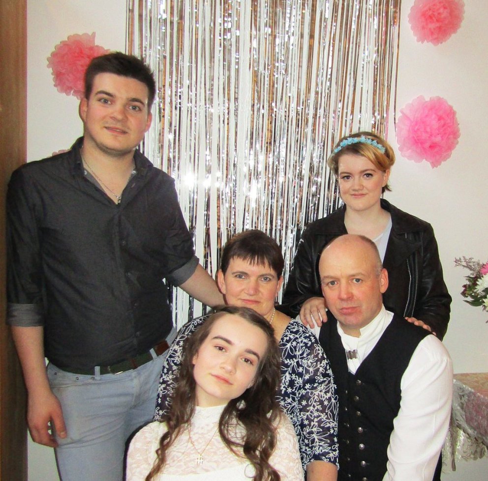 Guðbjörg og Sigurjón ásamt börnunum þrem. AÐSEND MYND