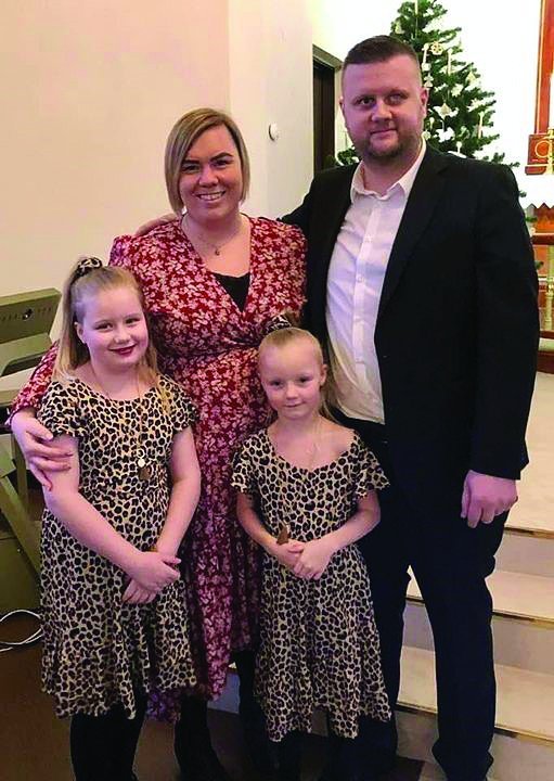 Þröstur ásamt eiginkonu, Sigríði Kristínu, og dætrum, Kareni Lind og Kristveigu Unu.
MYND AÐSEND