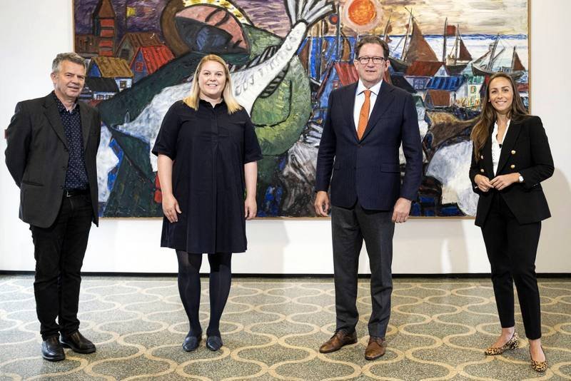 Gunnar Þorgeirsson, formaður BÍ og stjórnarmaður Matvælasjóðs, Gréta María Grétarsdóttir, formaður stjórnar, Kristján Þór Júlíusson, sjávarútvegs- og landbúnaðarráðherra og Heiðrún Lind Marteinsdóttir, framkvæmdastjóri SFS og stjórnarmaður Matvælasjóðs. Á myndina vantar Karl Frímannsson, stjórnarmann í Matvælasjóði. – myndGolli