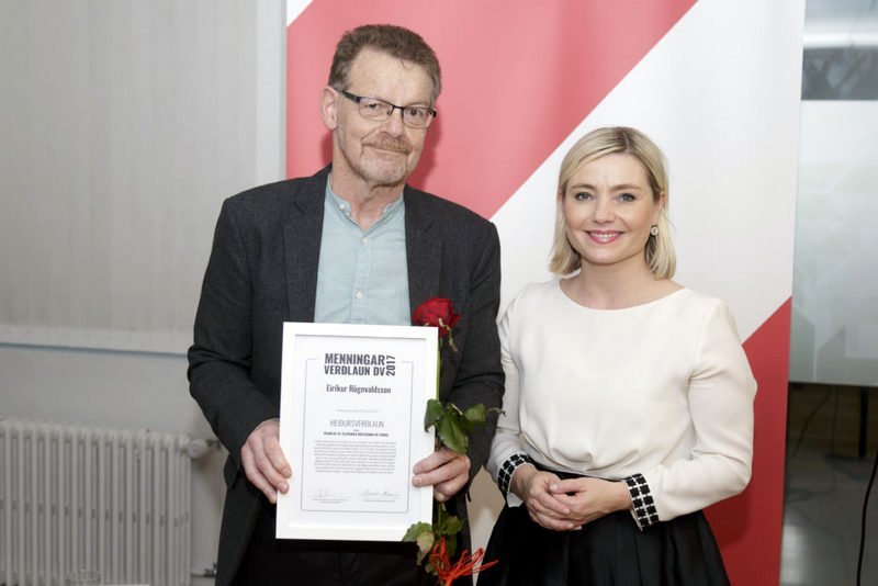 Eiríkur ásamt Lilju Alfreðsdóttur mennta- og menningarmálaráðherra. Mynd: Dv.is