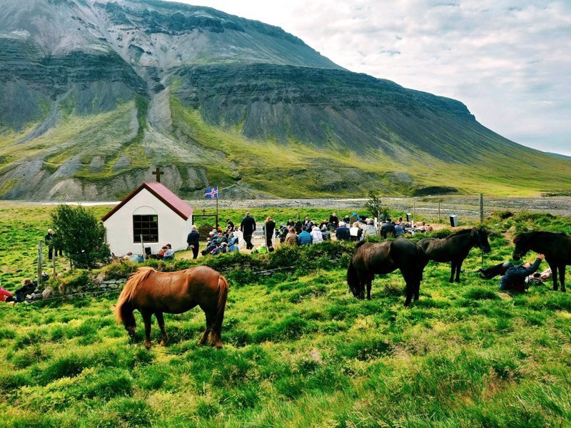Vinningsmyndin Messa í Ábæjarkirkju. Mynd: Katrín Magnúsdóttir.