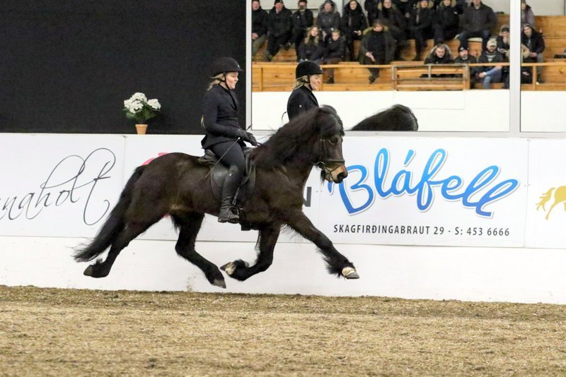 Mette Mannseth og Skálmöld frá Þúfum. Mynd: FB Meistaradeildar KS.