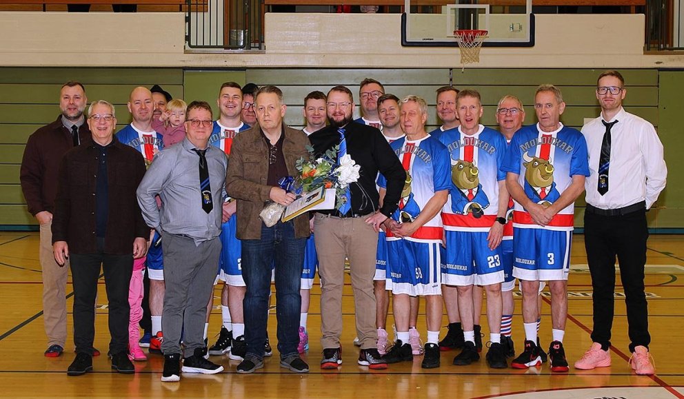 Arni Björn og Molduxarnir við afhendingu Samfélagsviðurkenningarinnar. MYND AF FB