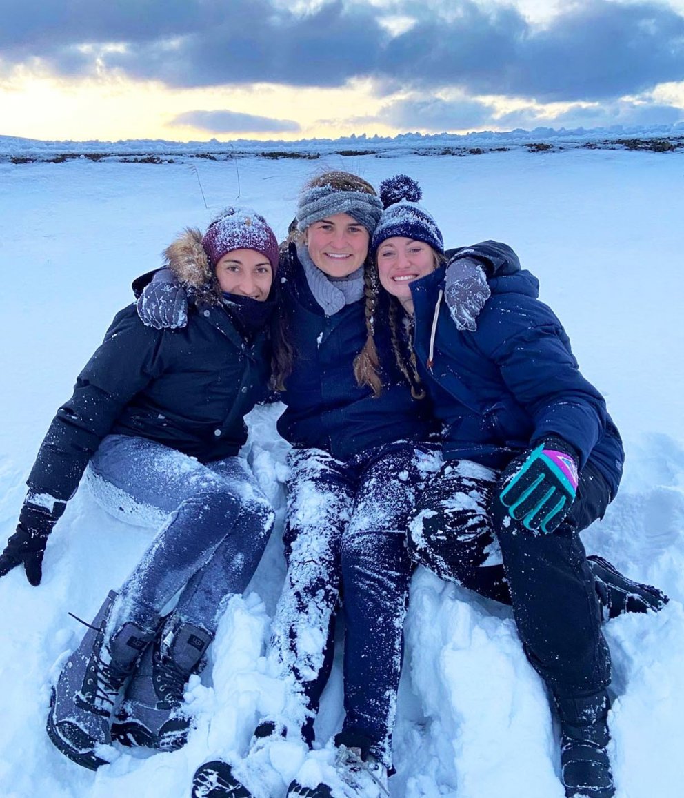 Jackie, Mur og Amber í stuði í snjónum. MYND AF FACABOOK