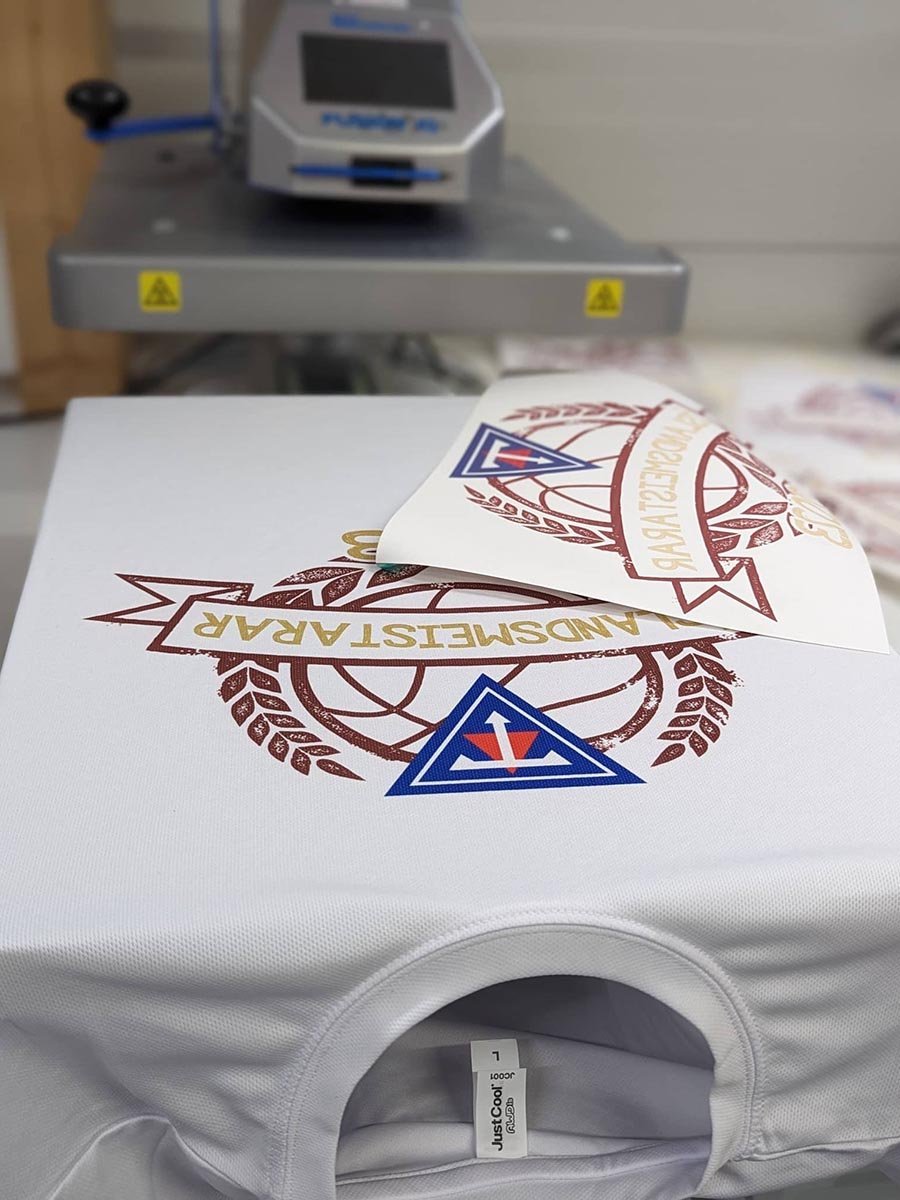 Íslandsmeistarabolur verður til. MYNDIR AÐSENDAR