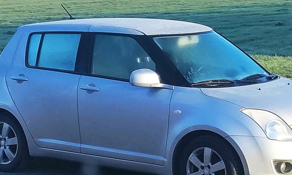 Myndin af bílnum með hélaðar rúðurnar. MYND: GR