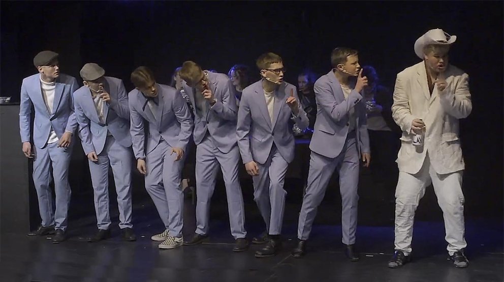 Stuðmenn leika Gærur grátt. SKJÁSKOT