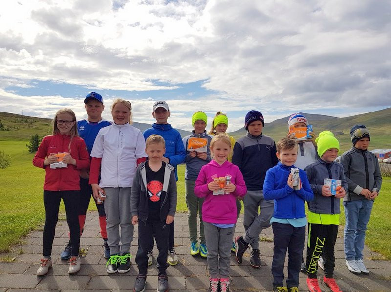 Flottir krakkar eftir vel heppnað golfmót. Mynd af gss.is
