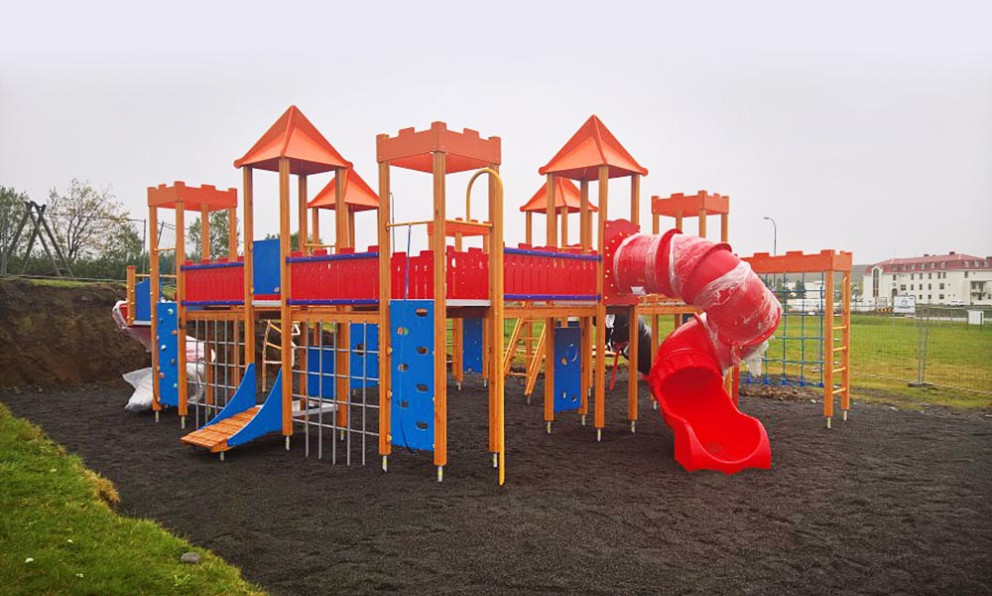 Glæsilegur nýr kastali. MYND: HÚNI.IS