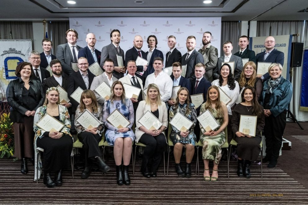 Þeir nýnemar sem fengu viðurkennigar í ár. Mynd tekin af imfr.is.