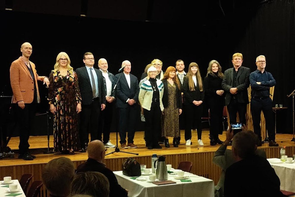 Flytjendur dagskrárinnar á málþinginu. Frá vinstri: Daníel Þorsteinsson, Helga Rós Indriðadóttir, Atli Gunnar Arnórsson, Kristján B. Jónasson, Sölvi Sveinsson, Silja Aðalsteinsdóttir, Egill Helgason, Sigríður Jónsdóttir, Ólafur Sindrason, Iðunn Kolka Gísladóttir, Lilja Pálmadóttir, Ólafur Sigurgeirsson og Eyþór Árnason. Á myndina vantar Söru Valdimarsdóttur.   MYNDIR: GUNNI RÖGG