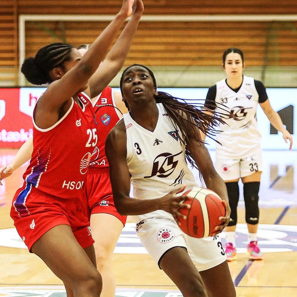 Oceane með boltann í gærkvöldi. Hún gerði 20 stig í leiknum. MYND AF FB-SÍÐU KKD TINDASTÓLS