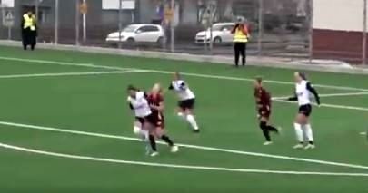 Skjáskot af olnbogaskotinu afdrifaríka.