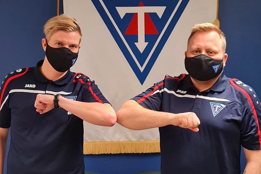 Óskari Smári og Haukur Skúla olnboga samninginn. MYND AF FB