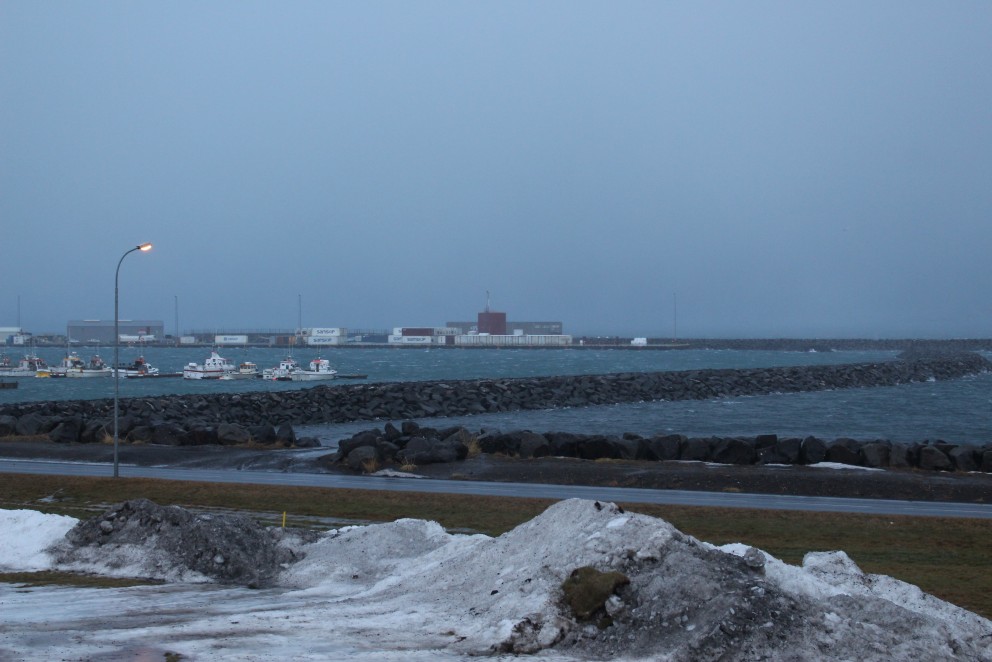 Veðrið hefur versnað á Sauðárkróki sem og annars staðar á Norðurlandi vestra. Myndin er tekin við Sauðárkrókshöfn fyrir rúmri klukkustund.