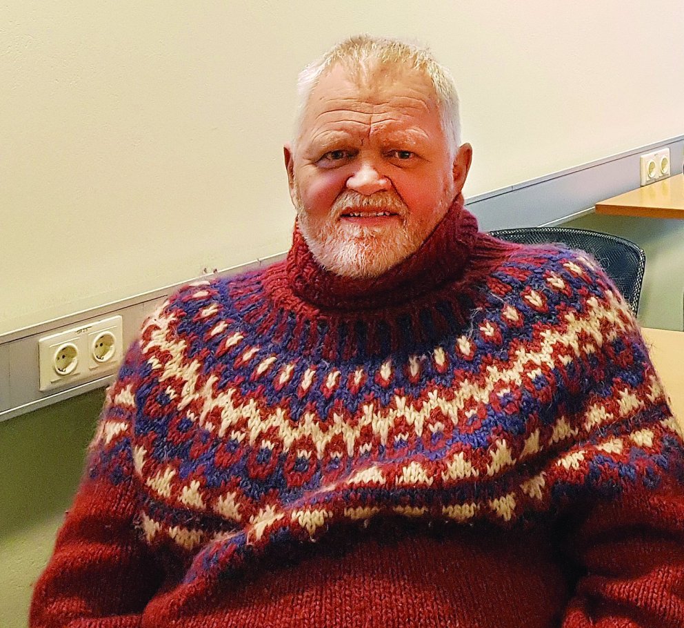 Pétur Erlingsson í fallegu lopapeysinni sinni. MYND: Farskóli Norðurlands vestra.