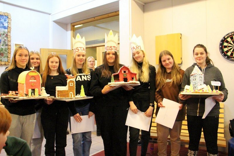 Verðlaunahafar piparkökukeppnis Varmahlíðarskóla. Mynd af heimasíðu skólans.