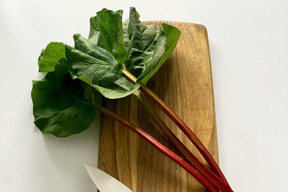 Rabarbari á bretti. MYND: PEXELS.COM