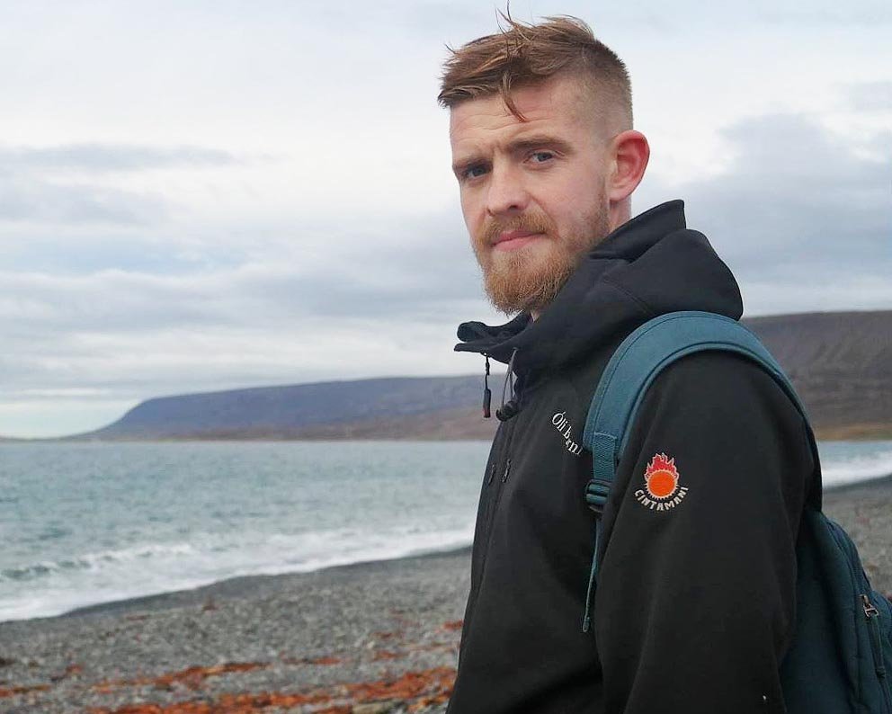 Ólafur Bjarni í fjörunni. AÐSEND MYND