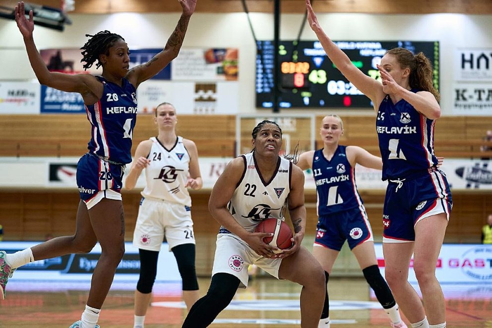 Randi Brown í baráttunni gegn Keflvíkingum í Síkinu sl. föstudagskvöld. MYND: SIGURÐUR INGI