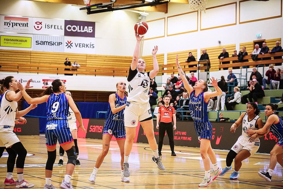 Rannveig gerir sig líklega undir körfu Grindvíkinga. MYND: HJALTI ÁRNA