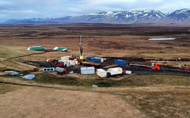 Fjórða vinnsluholan á Reykjum við Húnavelli. Myndin tekin fyrir desember hretið vonda. Mynd: rarik.is.
