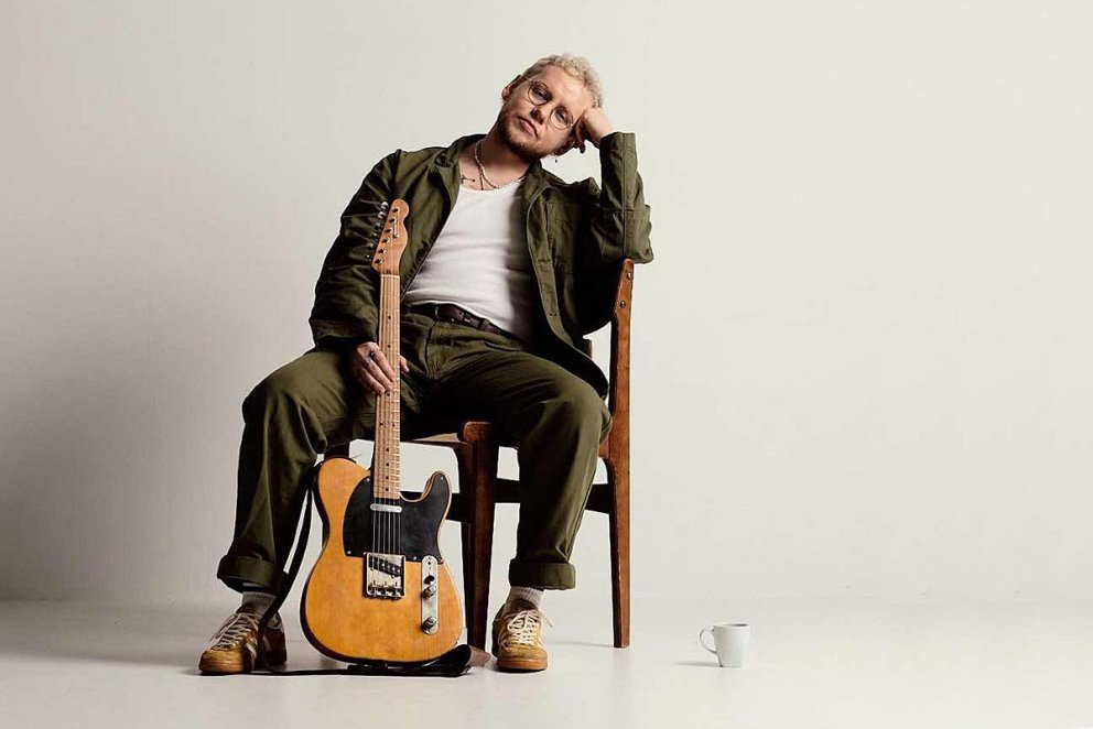 Reynir Snær gítarleikari.  Hér að neðan má sjá nokkrar fleiri myndir af Reyni Snæ, meðal annars eina af honum og Sir Paul. MYNDIR AÐSENDAR