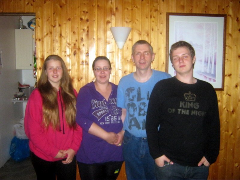 Matgæðingarnir Róbert og Þórlaug ásamt tveimur börnum sínum. Mynd úr einkasafni.