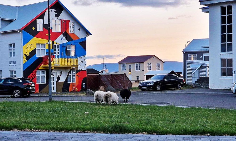 Næsti viðkomustaður hefur sjálfsagt verið sjálfuhúsið eða gamla Rússland. MYND: SG