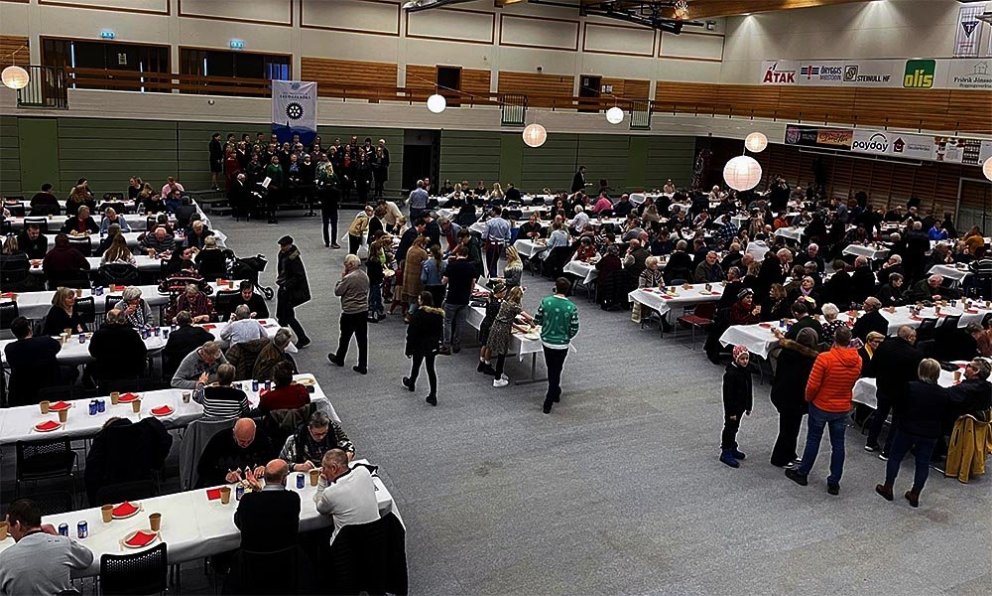 Sóldísirnar einu og sönnu voru í jólaskapi og sungu fyrir gesti. MYND: ÓBS